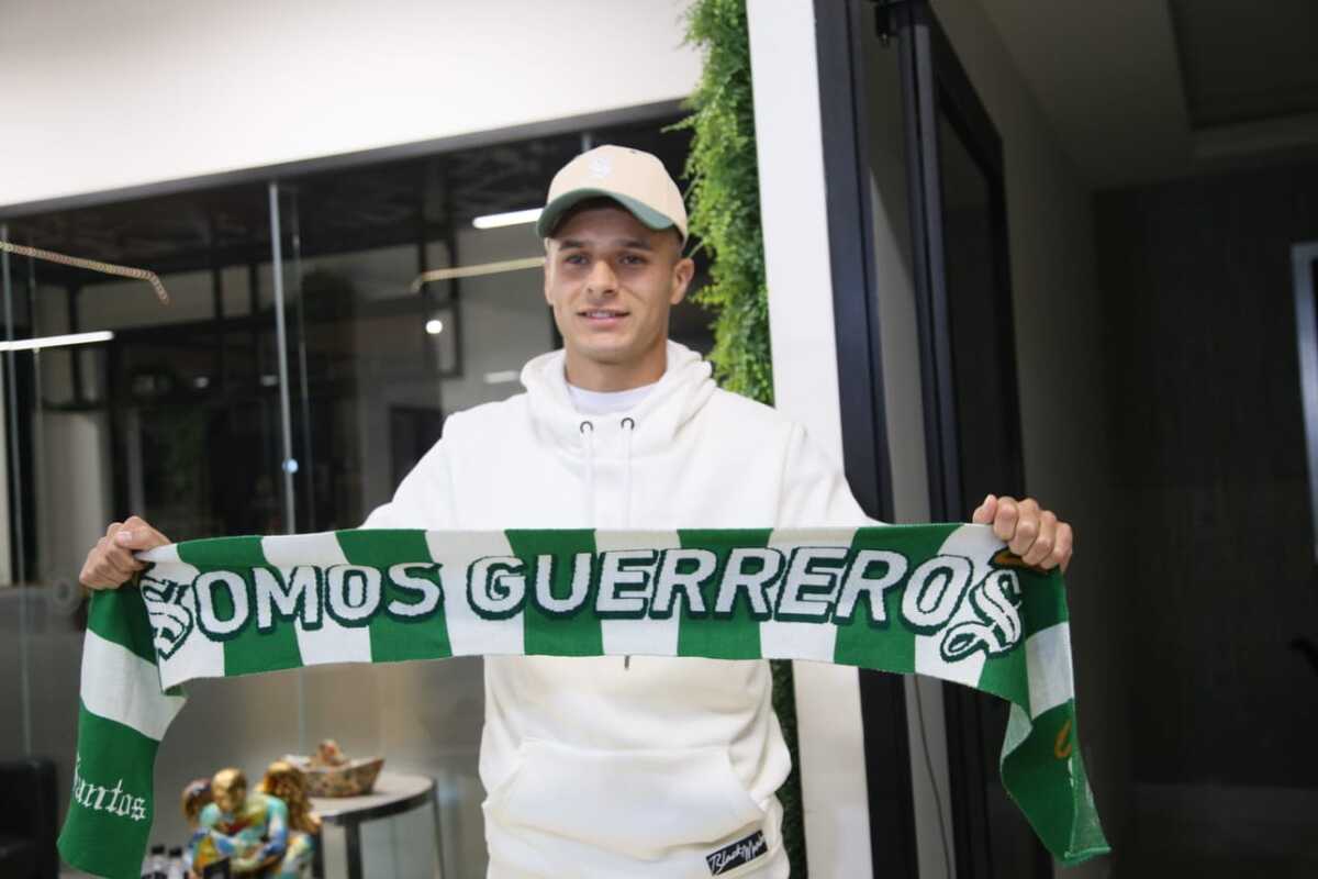 Llega el jugador Ramiro Sordo al aeropuerto Francisco Sarabia. | Martín Piña