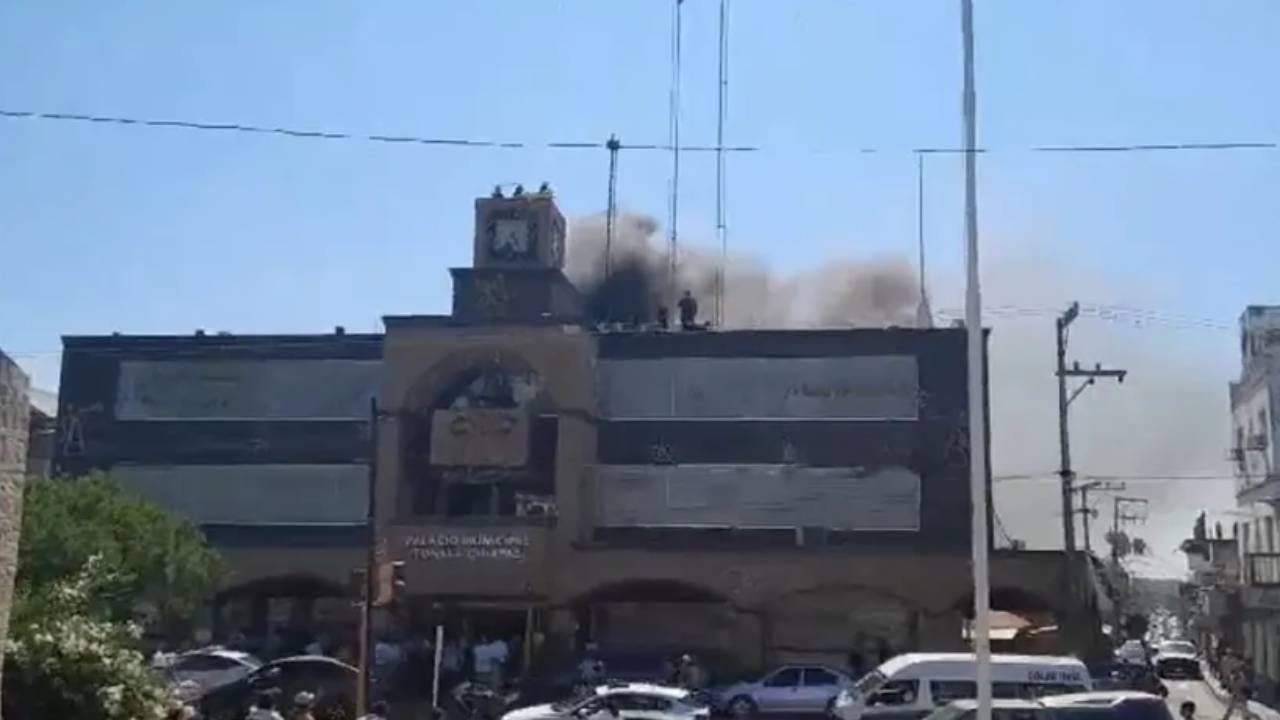 Se registra un incendio en la Presidencia Municipal de Tonalá, Chiapas