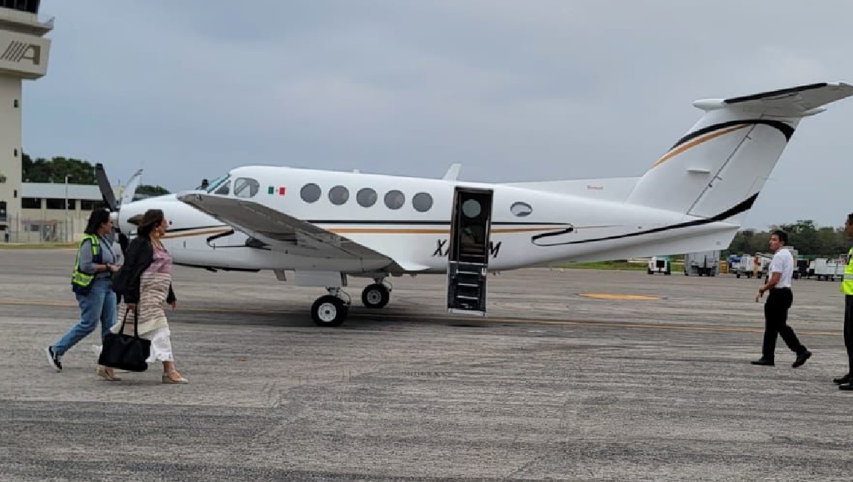 Xóchitl Gálvez aborda avión privado de Campeche a Tabasco. | Foto: Especial