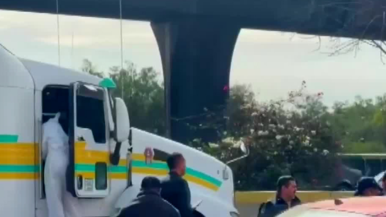 Asesinan a chofer de un tráiler por resistirse a asalto en la México-Querétaro