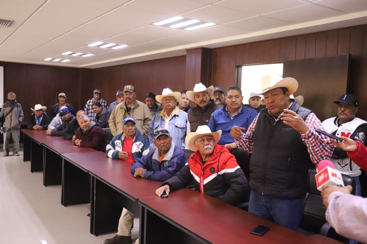 Campesinos de San Pedro se manifiestan en SADER Lerdo. | Rolando Riestra