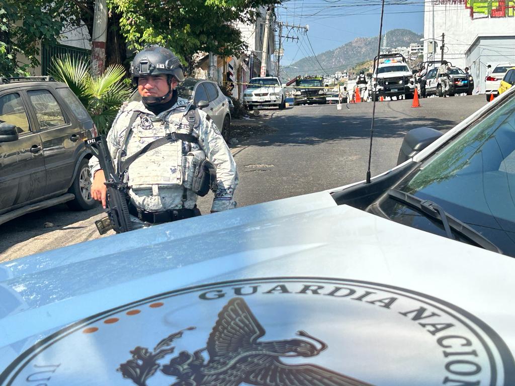Elemento de la Guardia Nacional en el lugar donde fue asesinado el taxista en Acapulco | Especial