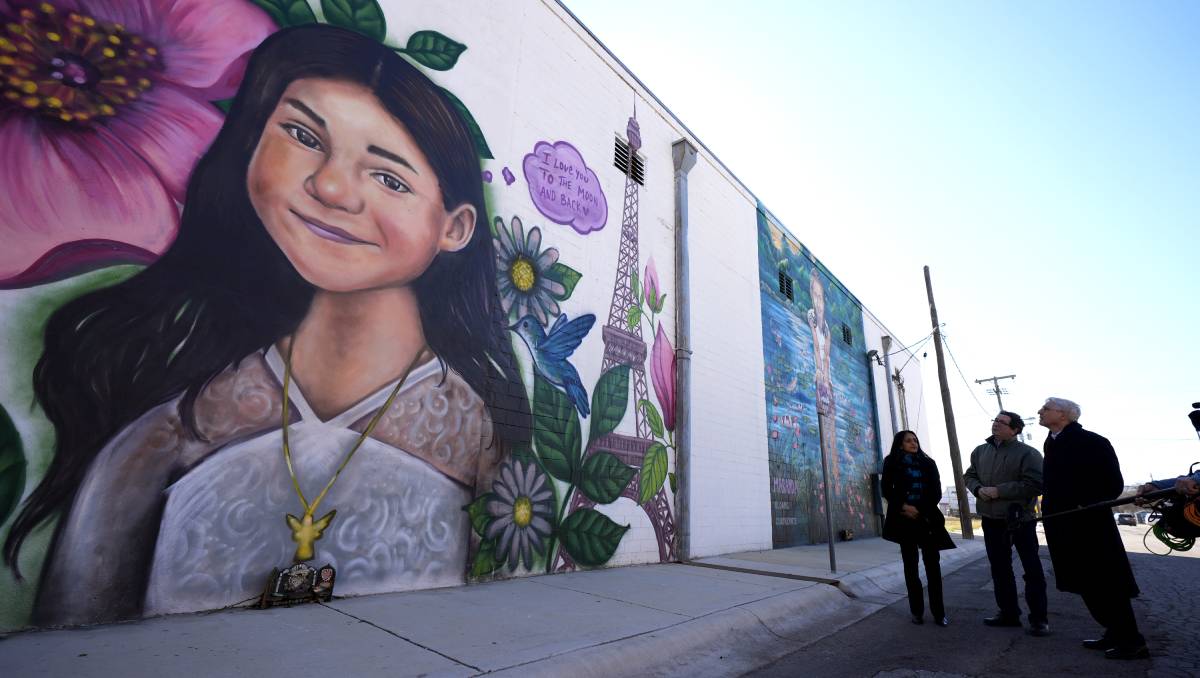 Mural en memoria de las víctimas del tiroteo en Uvalde. | AP