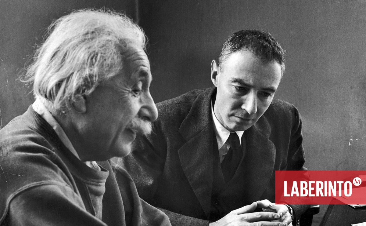 Robert Oppenheimer y Albert Einstein. (Archivo)