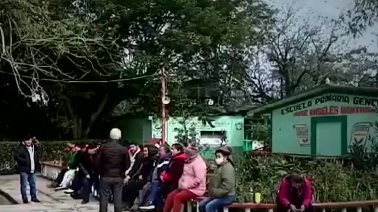 Familias exigen la entrega de recursos para mejorar escuela primaria en Hidalgo