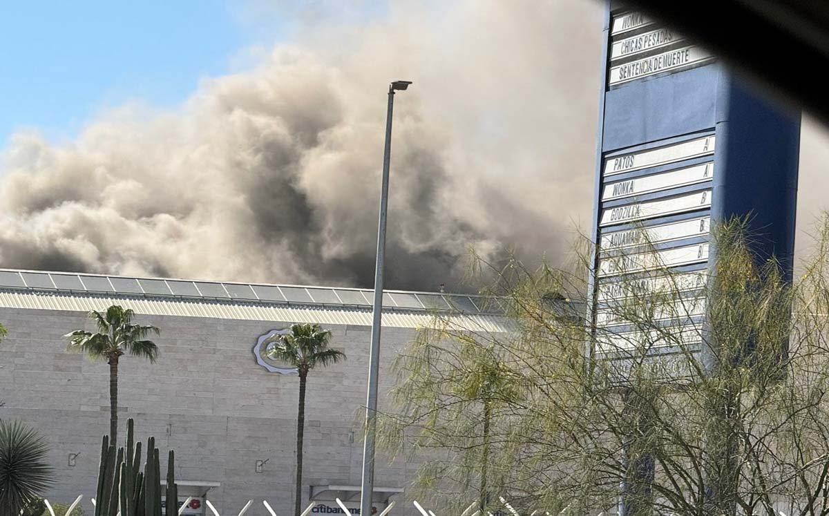 Incendio en centro comercial de Torreón. l Especial