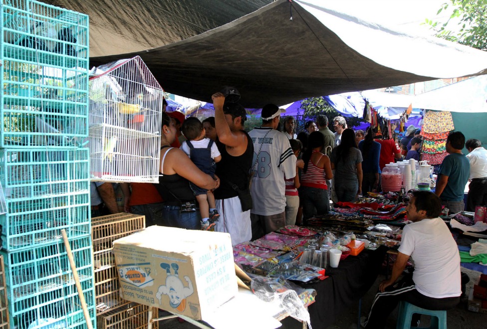 Comerciantes de El Baratillo invaden fuera de la zona permitida