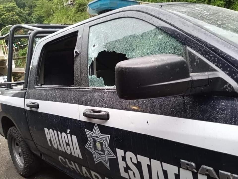 Hombres armados atacan comandancia de la Policía Estatal en Mezcalapa, Chiapas. | Foto: Especial.