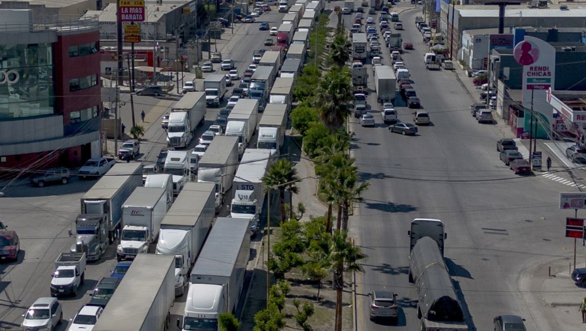 El bulevar Bellas Artes totalmente congestionado por la fila de camiones de carga. Septiembre, 2023. Foto: Reuters