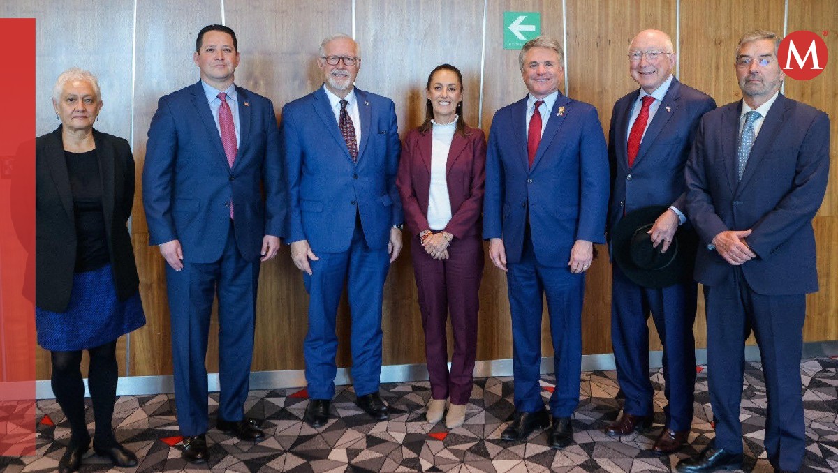 La candidata morenista junto a los legisladores republicanos y el embajador. | @Claudiashein