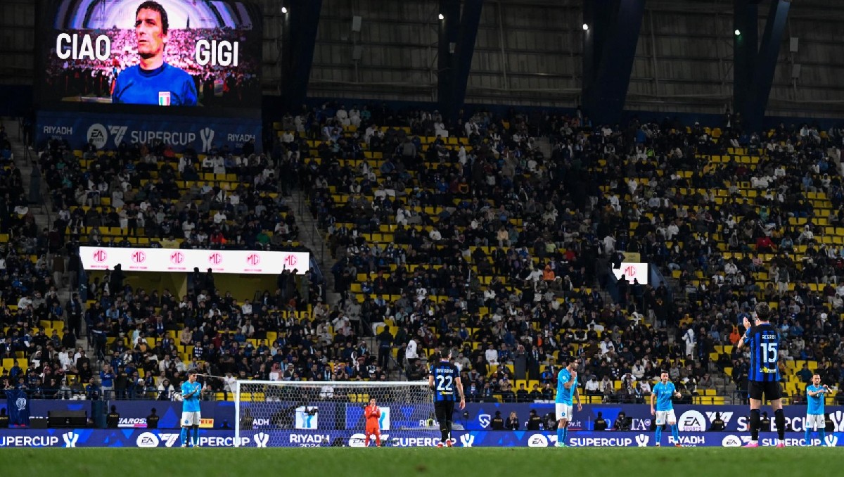 Gigi Riva es recordado tras su muerte en la final Supercopa de Italia (EFE)