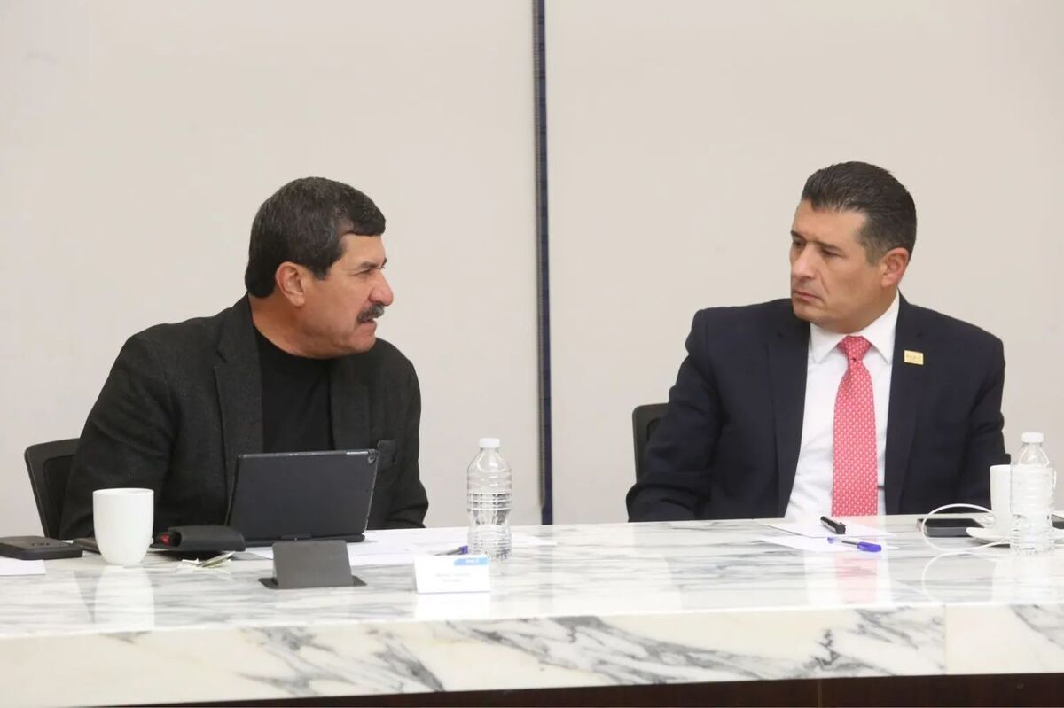Javier Corral se reúne con comisionados del INAI. | Foto: Especial.