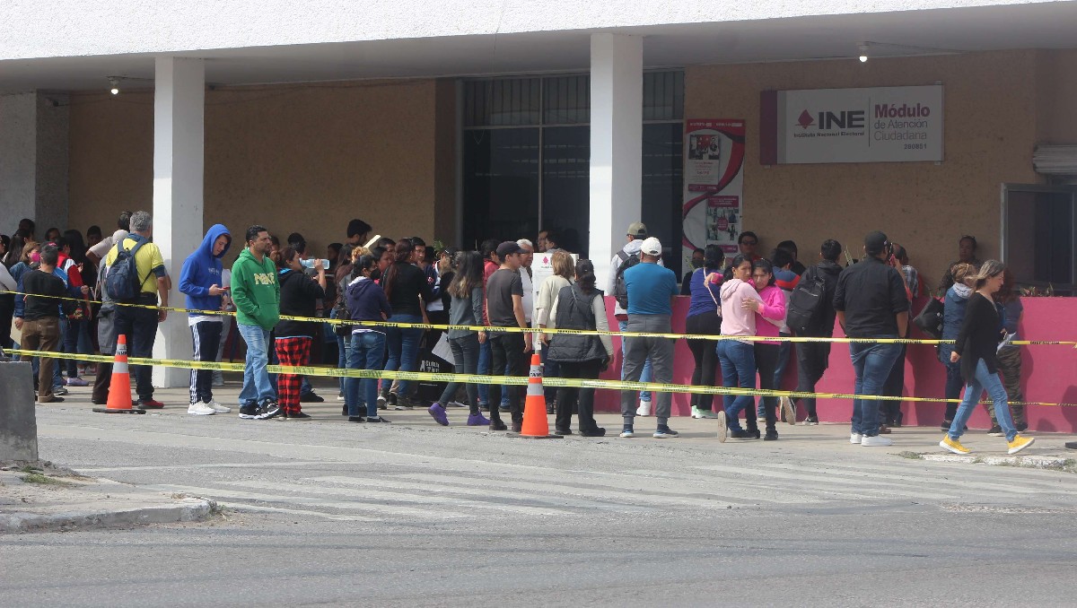 Oficinas del INE en Tampico lucieron llenas este fin de semana. (Yazmín Sánchez)
