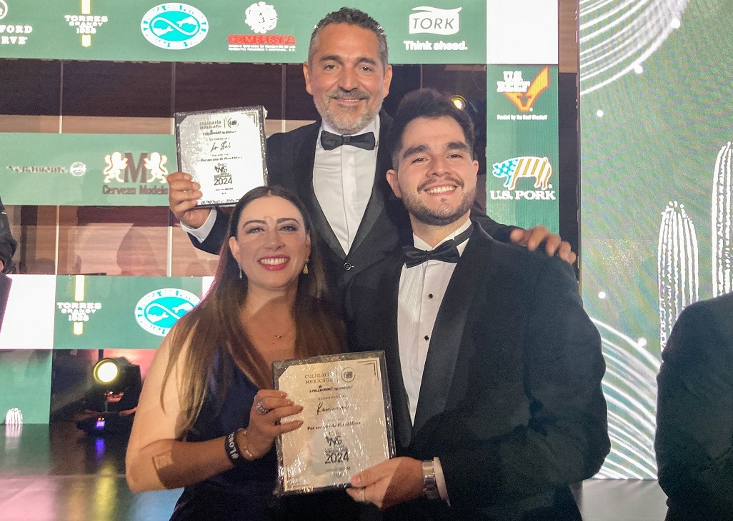 Chefs Nico Mejía y Enrique Hernández con Mariana Valdovinos. | Eduardo Galván