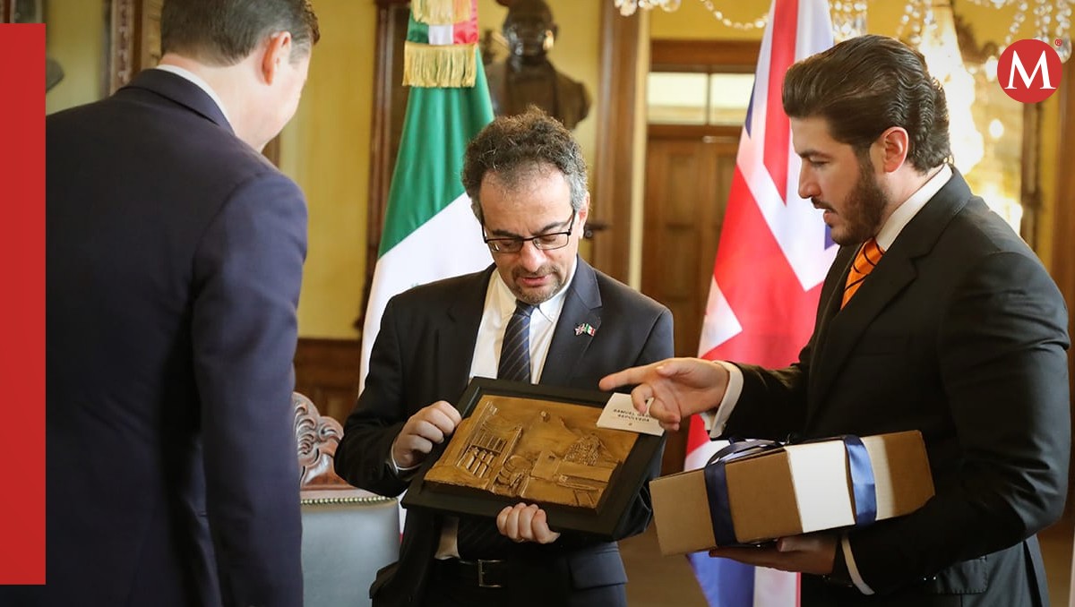 Samuel García y el embajador de UK. Foto: Especial