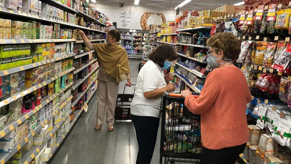 Sana competencia entre supermercados baja costo de la canasta básica: Profeco