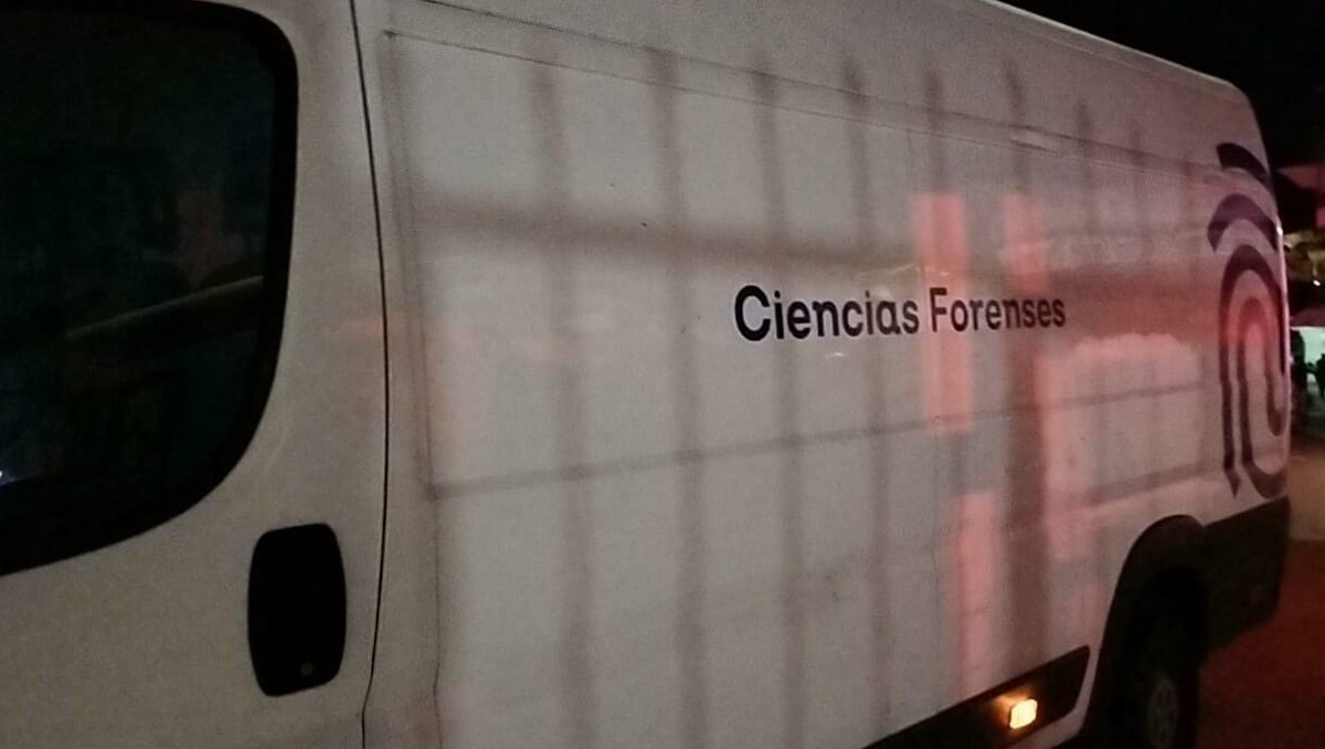 Vehículo del Instituto Jalisciense de Ciencias Forenses (Vicente Torres Alfaro)