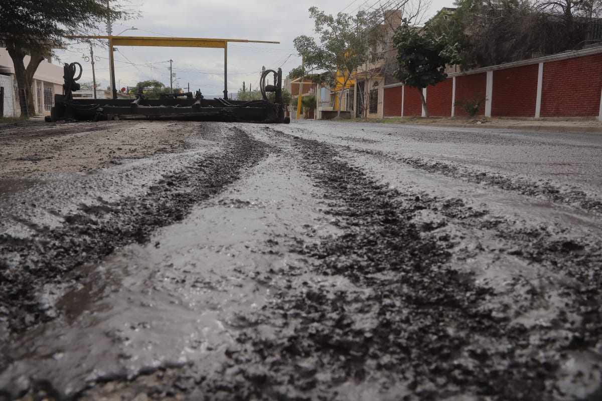 Continuarán las acciones de pavimentación, bacheo  y recarpeteo en las colonias del sur oriente de Torreón. | Manuel Guadarrama