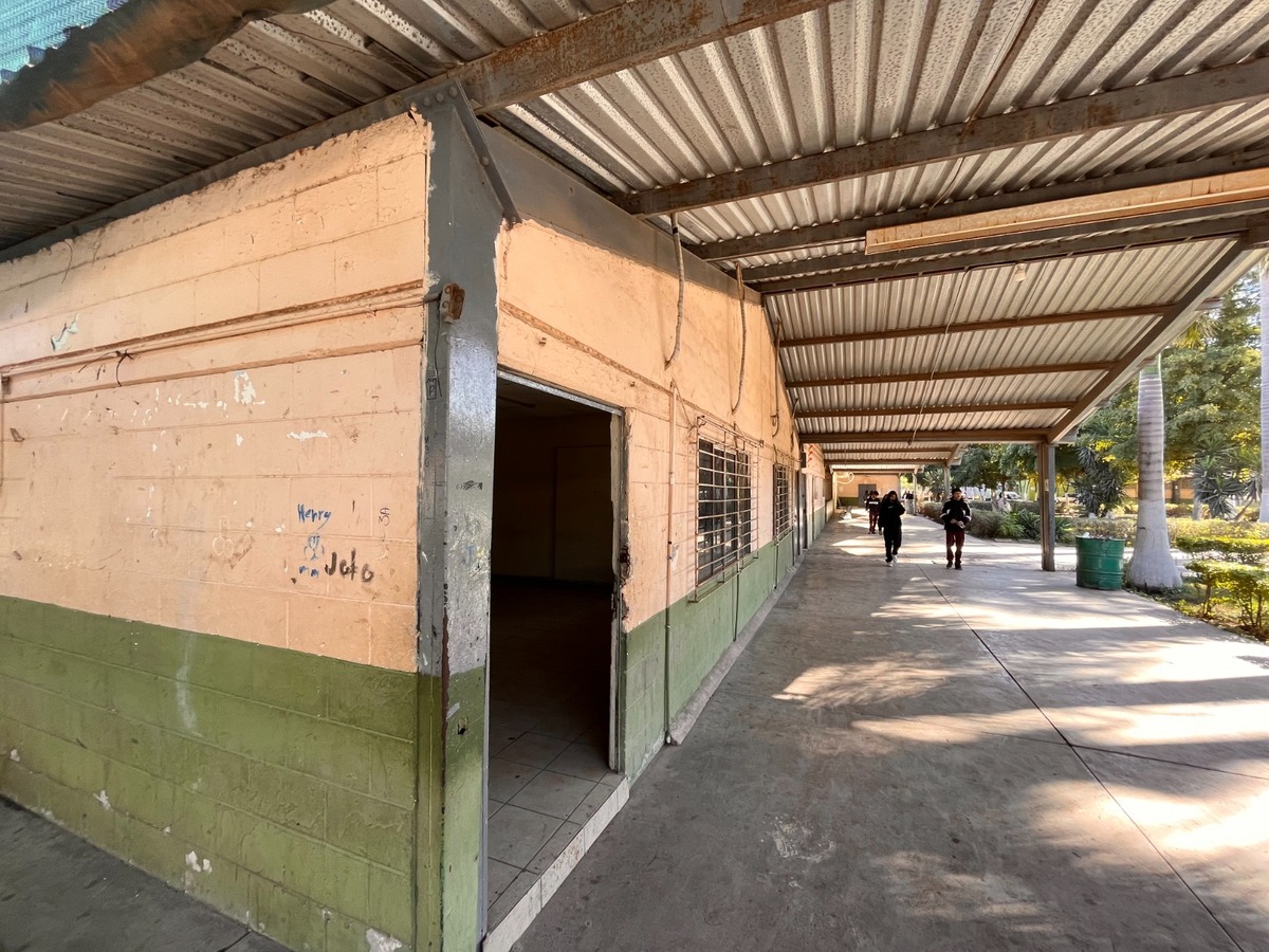 Protección Civil de Sinaloa clausura escuela por riesgo de colapso | Raeb Morales