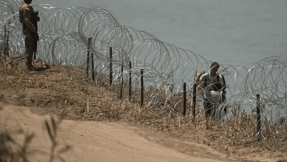 Abbott emite declaración para autodefensa de Texas