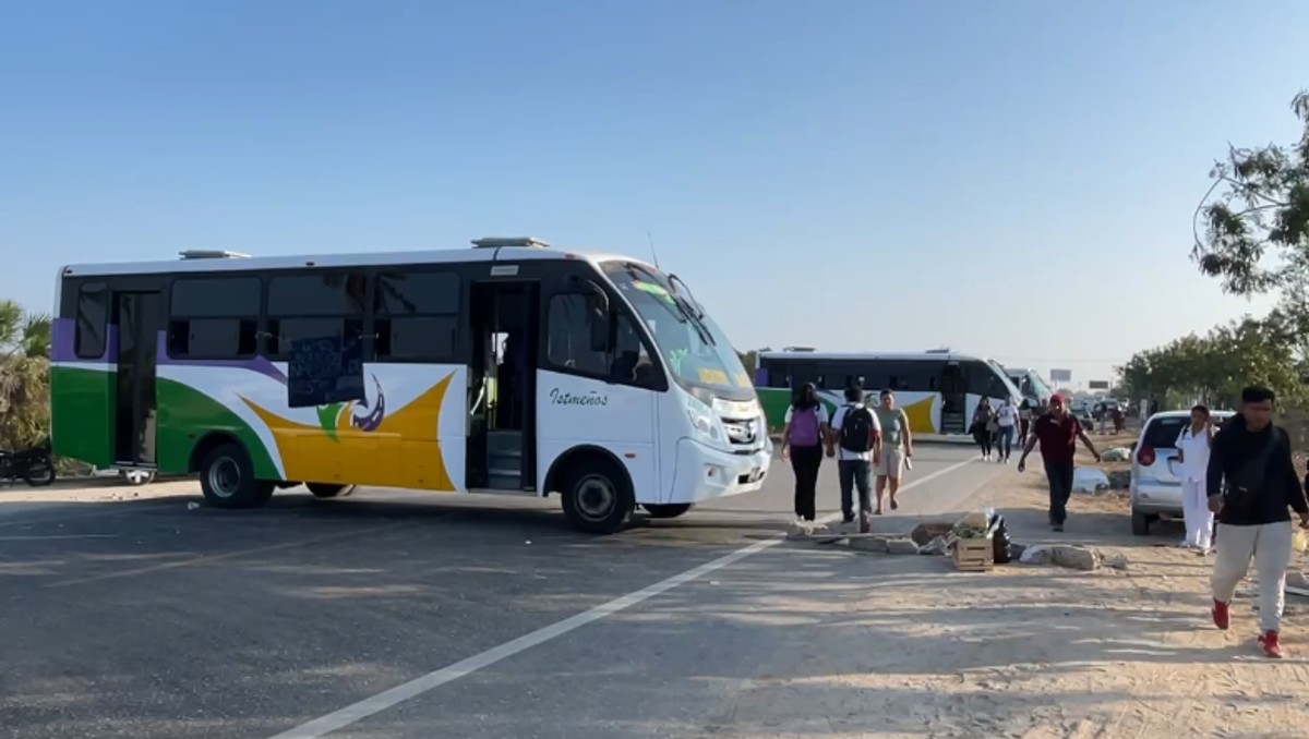 Detienen a conductores que transportaron a caravana migrante | Ramón Bragaña