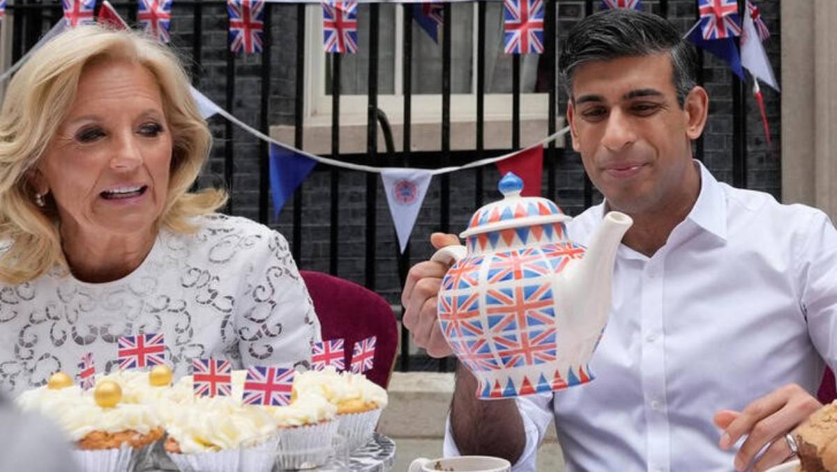 Jill Biden, primera dama de EU, comparte una taza con Rishi Sunak, primer ministro británico | Reuters