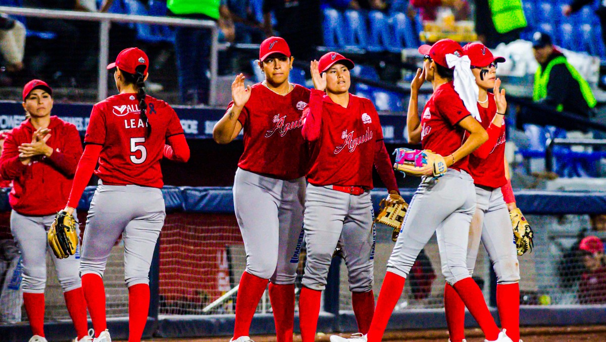 El Águila de Veracruz le pega a Sultanes en Liga Mexicana de Softbol (X @elaguilabeisbol)