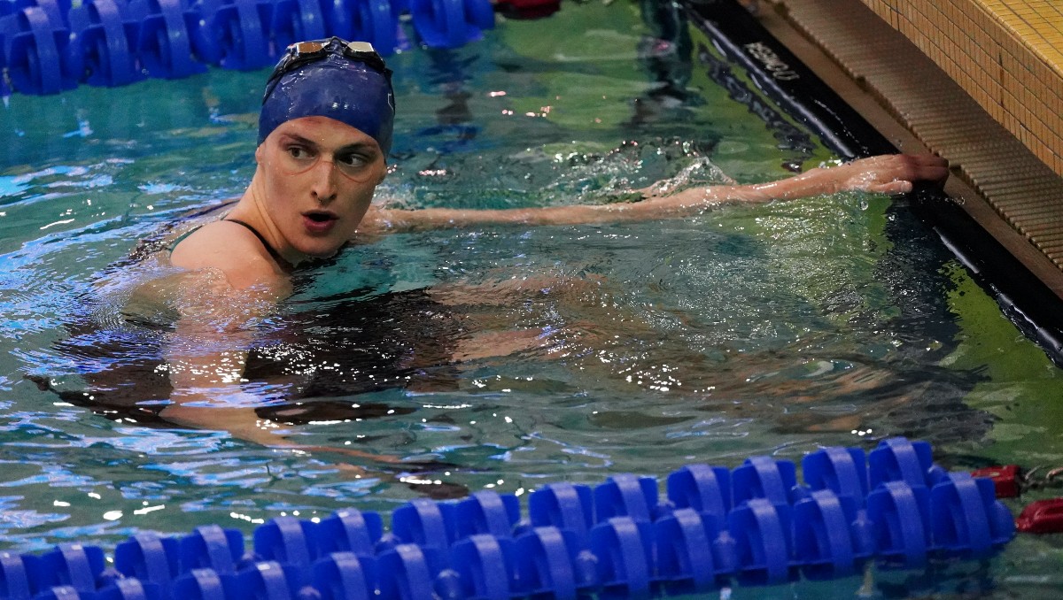 Lia Thomas pide anular regla de World Aquatics contra atletas trans (AP)