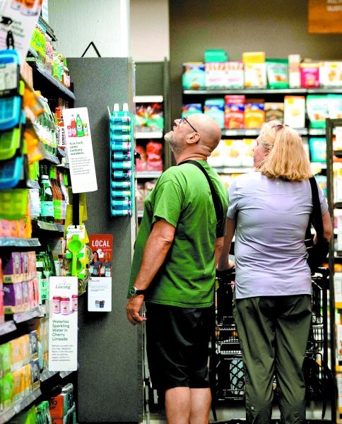 Los precios de los productos ha tenido una tendencia a la baja. Stefani Reynolds/AFP