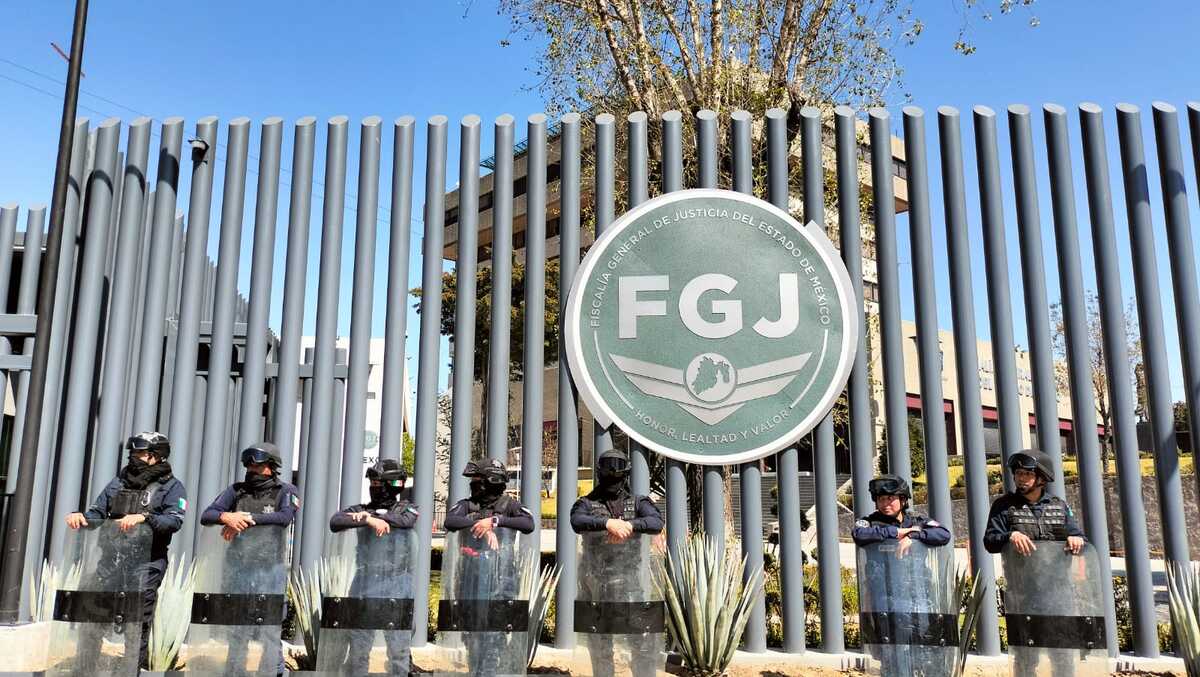 Esperan liberación de 43 personas detenidas en la Terminal de Toluca. | Foto: Especial