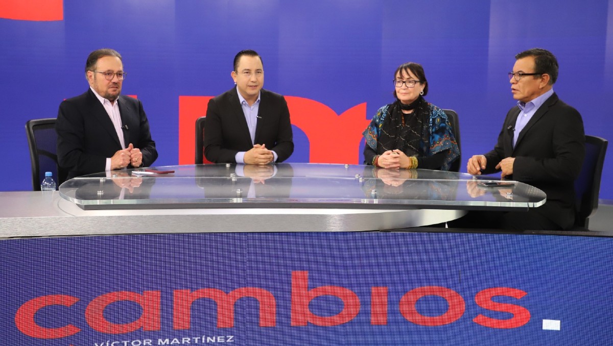 En el programa CAMBIOS analistas criticaron al alcalde de Monterrey por el rapel en el Faro de Comercio. Foto: Roberto Alanís