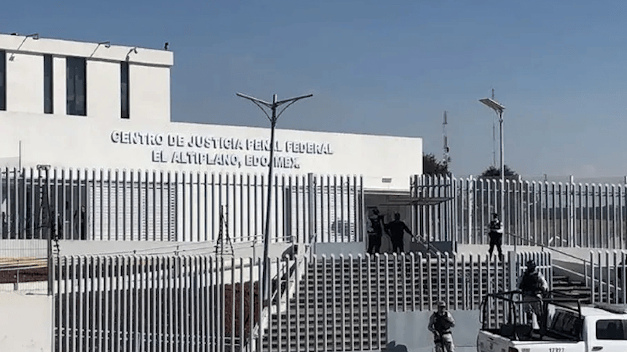 Axel Alfredo Cárdenas, hijo de 'El Contador, sale del penal del Altiplano