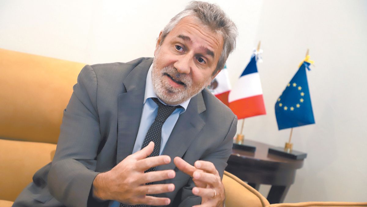 El cónsul aseguró que las inversiones se tienen que reflejar en creación de empleos, aire limpio, educación, salud... | Roberto Alanís