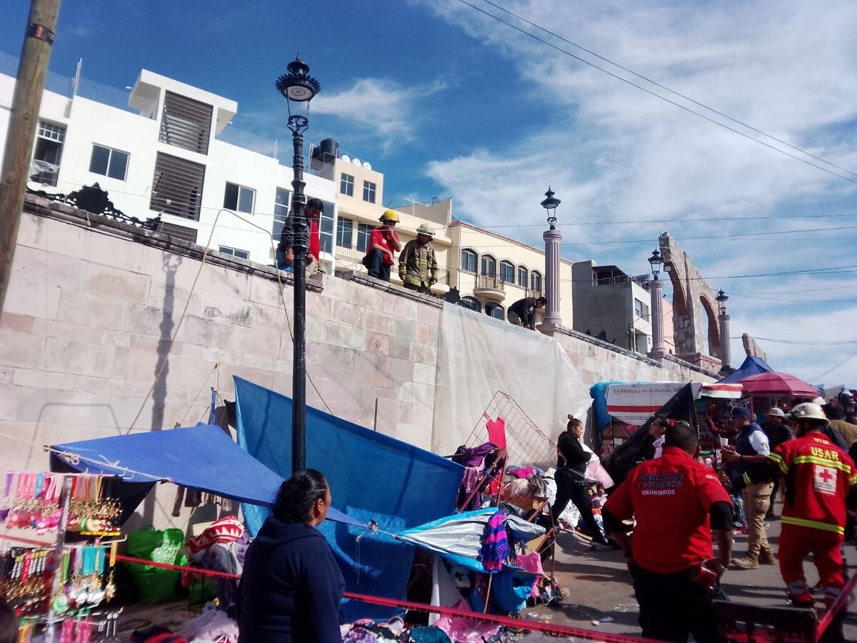 Se derrumba pilar de templo y dos comerciantes resultan lesionados en San Juan de los Lagos (Cortesía)