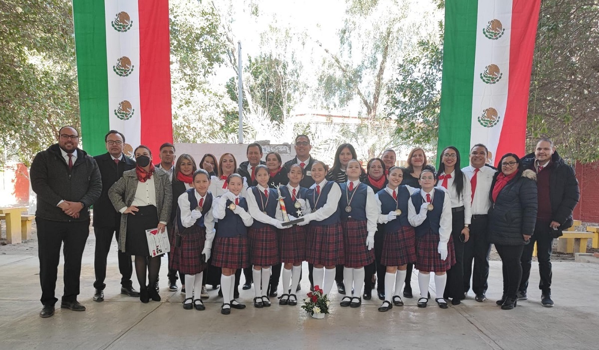 Escolta de la Escuela Primaria Otilio E. Montaño. (cortesía)