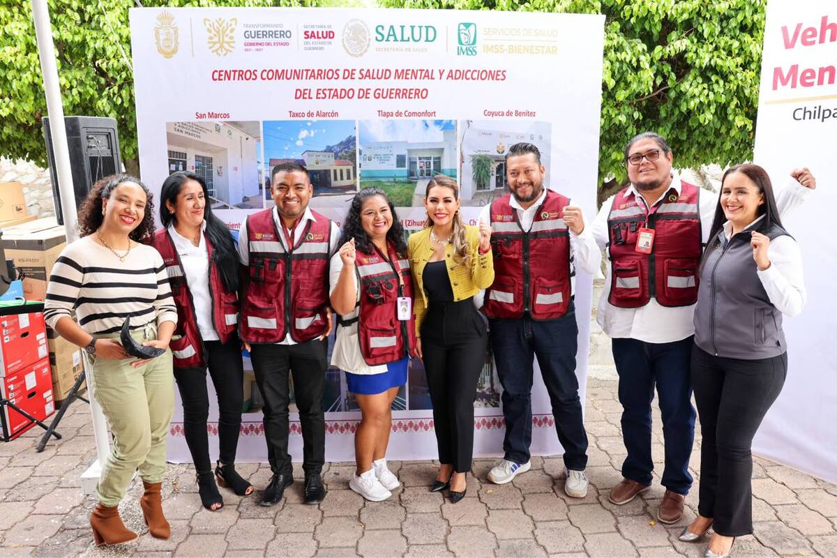 La gobernadora encabezó una entrega simbólica de vales de material y vehículos.
