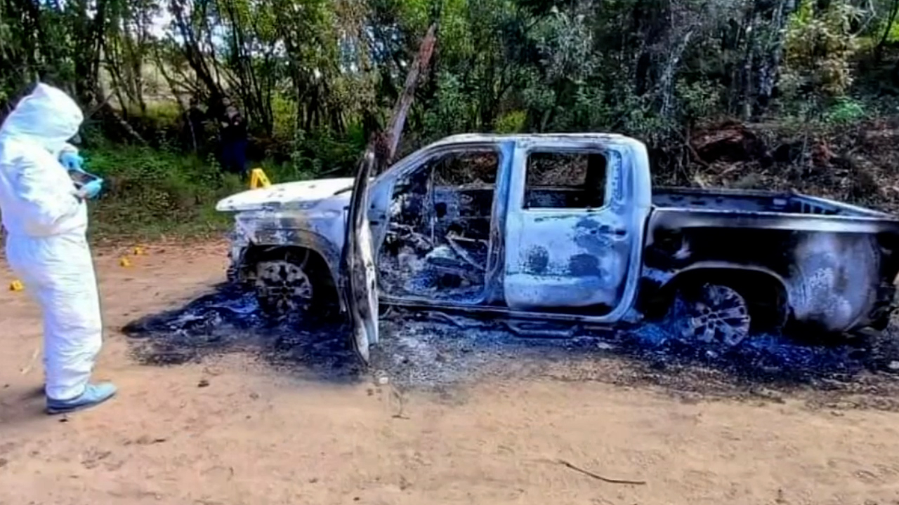 Hallan ocho cuerpos en una camioneta en Guerrero; cinco estaban calcinados