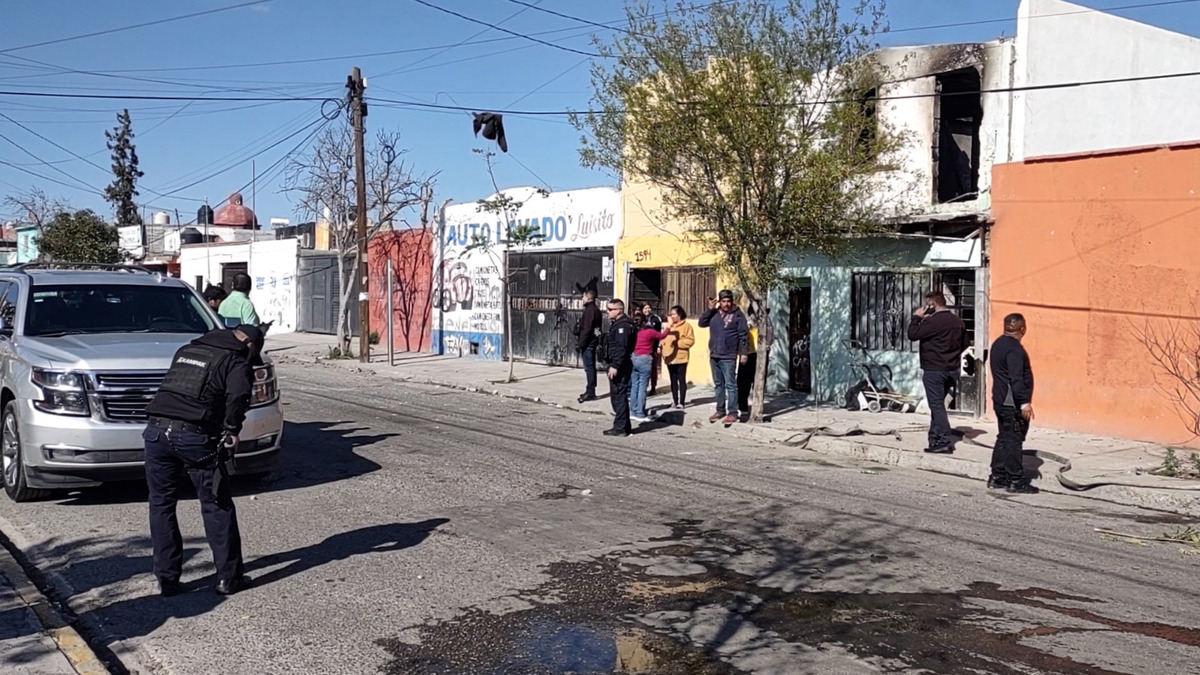 El incendio ocurrió en la colonia Panteones, en Saltillo. (Especial)