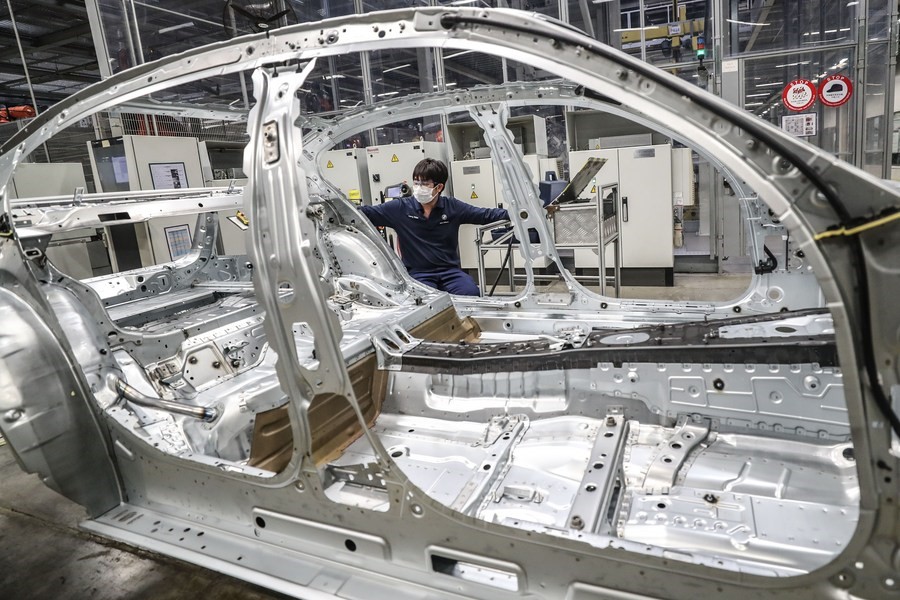 Sus productos se utilizan en automóviles de gama alta como Mercedes-Benz, BMW y Audi, así como en vehículos de nueva energía. (Xinhua/Pan Yulong)