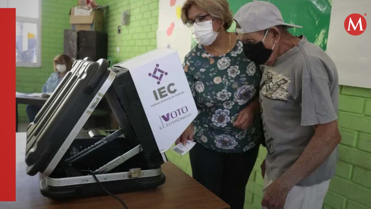 Adultos mayores emitieron su voto. (Mauricio Román)