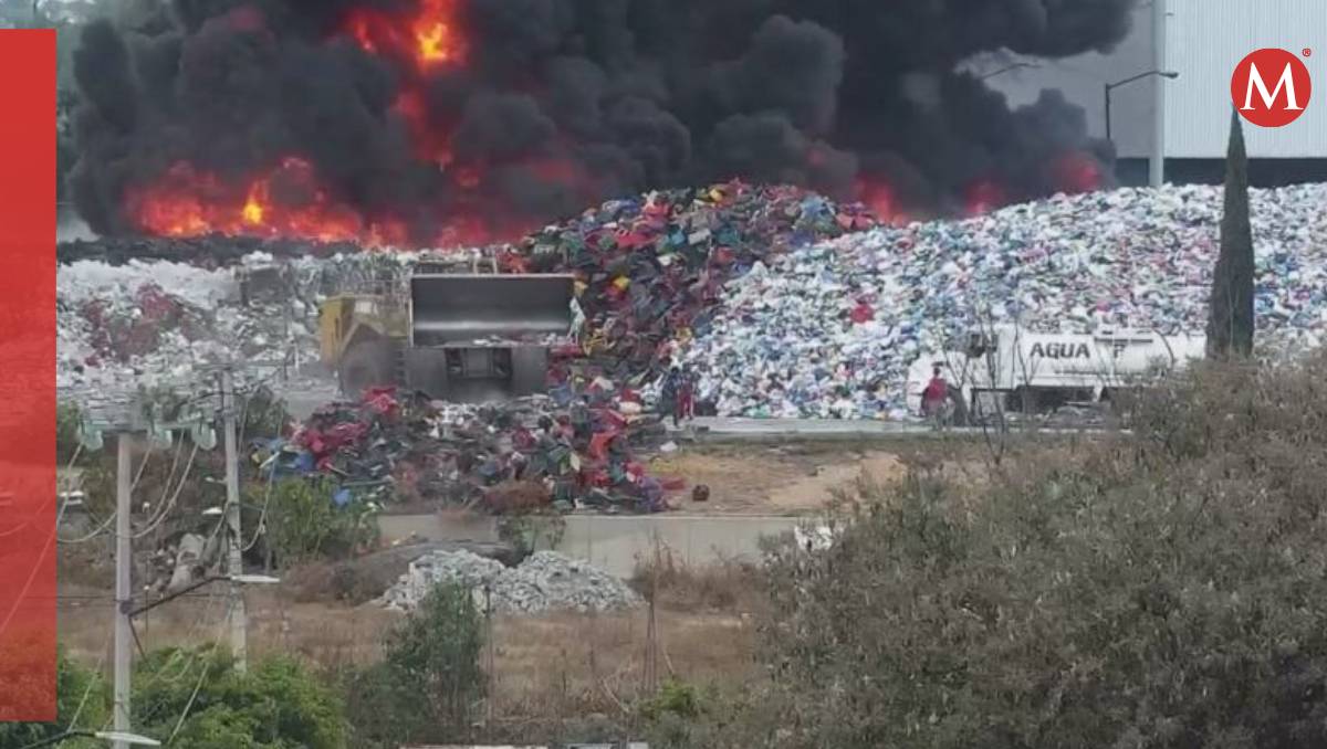 El incendio provocó una columna de humo que puede observarse a kilómetros | (Especial)