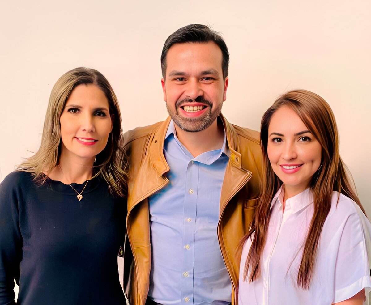 Jorge Álvarez Máynez recibe en MC a Margarita Moreno, alcaldesa de Colima. | Foto: Especial.