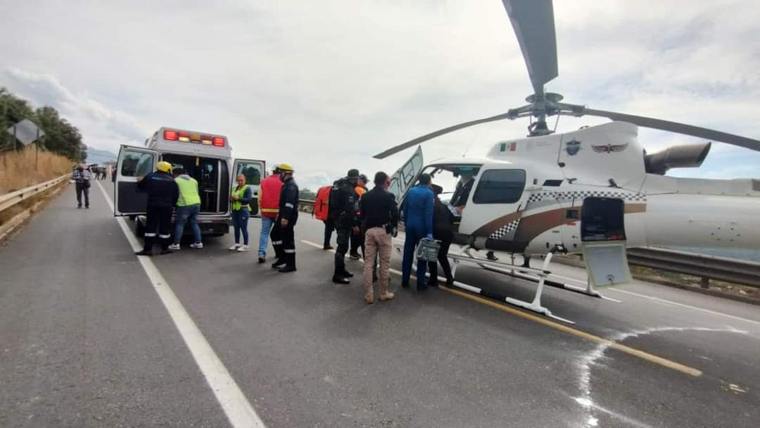 Camión impacta varios vehículos en la autopista Siglo XXI en Michoacán | Especial