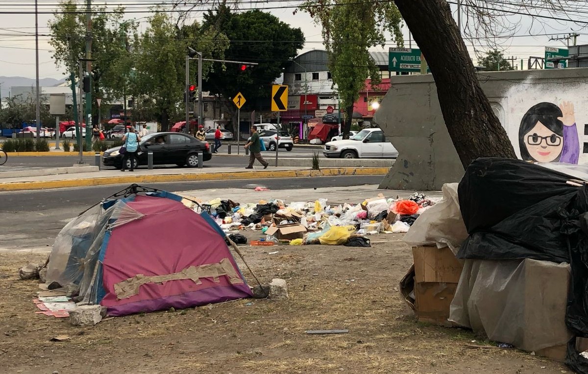 Campamento de migrantes a las afueras de la Central del Norte (Foto: Alan Amaury)