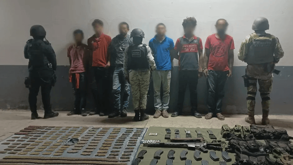 Capturan a 6 miembros de 'Los Viagra' en Michoacán; decomisan arsenal