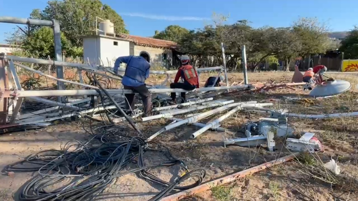 Frente frío tira torre de telefonía y afecta comunidades en Oaxaca | Ramón Bragaña