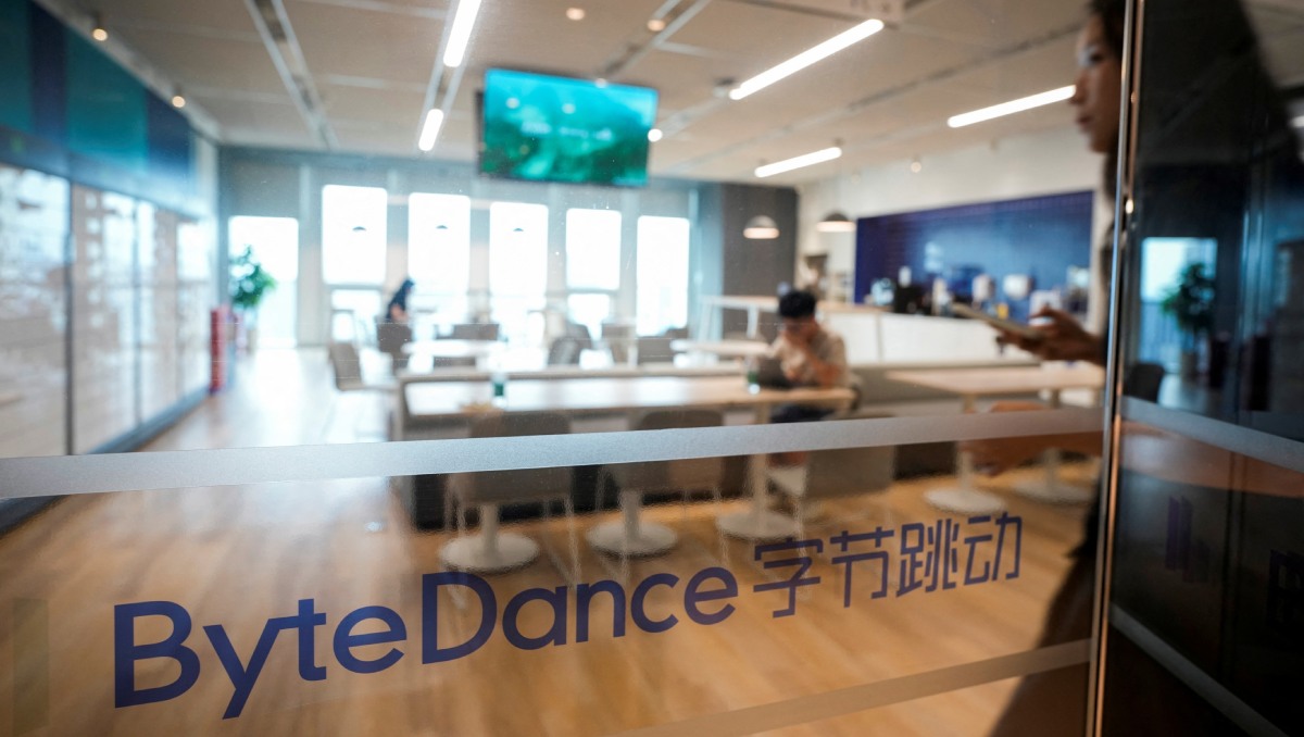 Logo de ByteDance en las oficinas de la empresa en Shanghái, China. Julio de 2023. Foto: (Reuters)