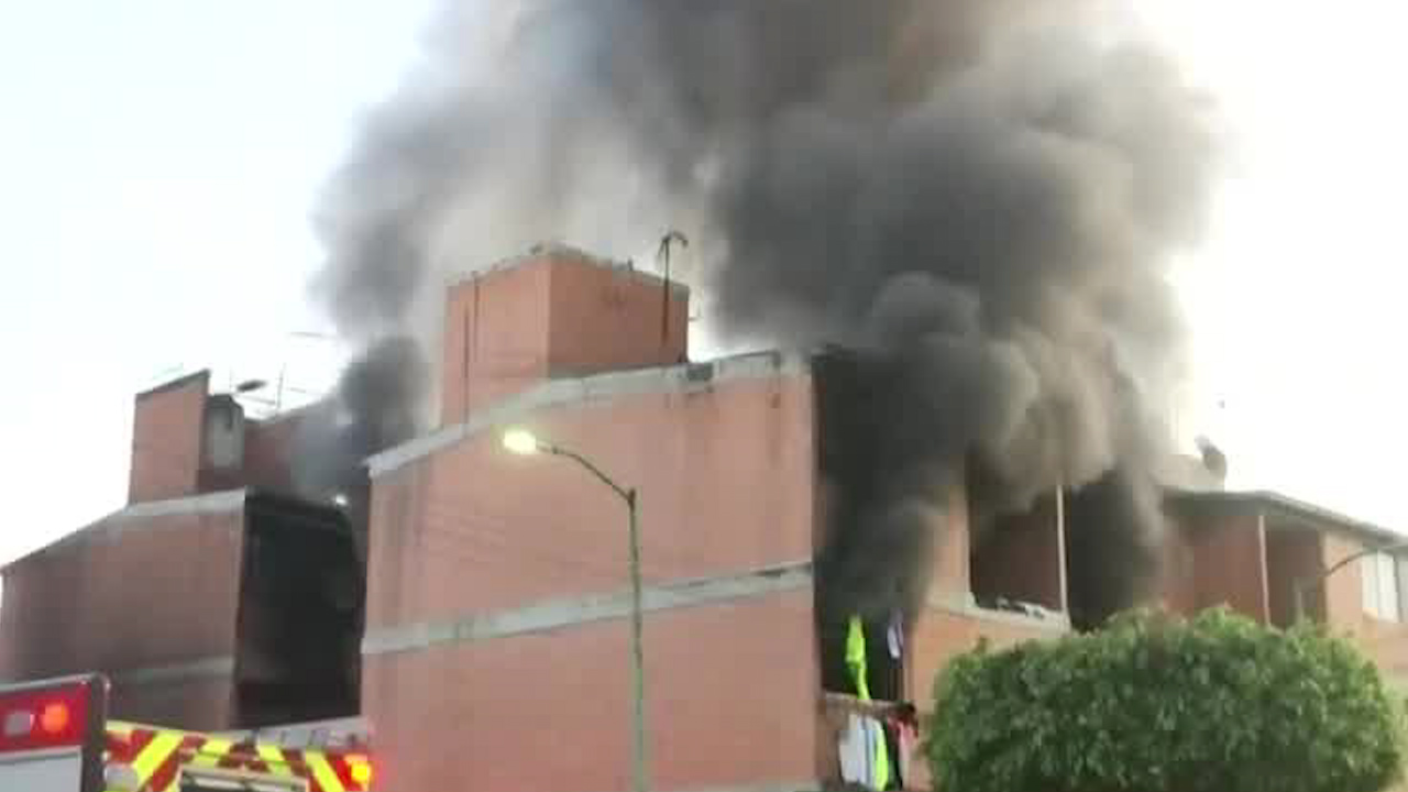 Se registra incendio en unidad habitacional en La Paz, Edomex, hay dos heridos
