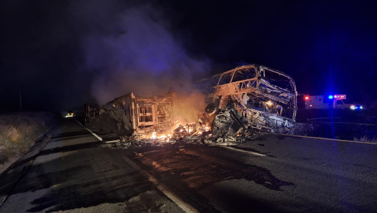 se registró un incendio tras el accidente en la autopista Mazatlán-Culiacán. | Especial