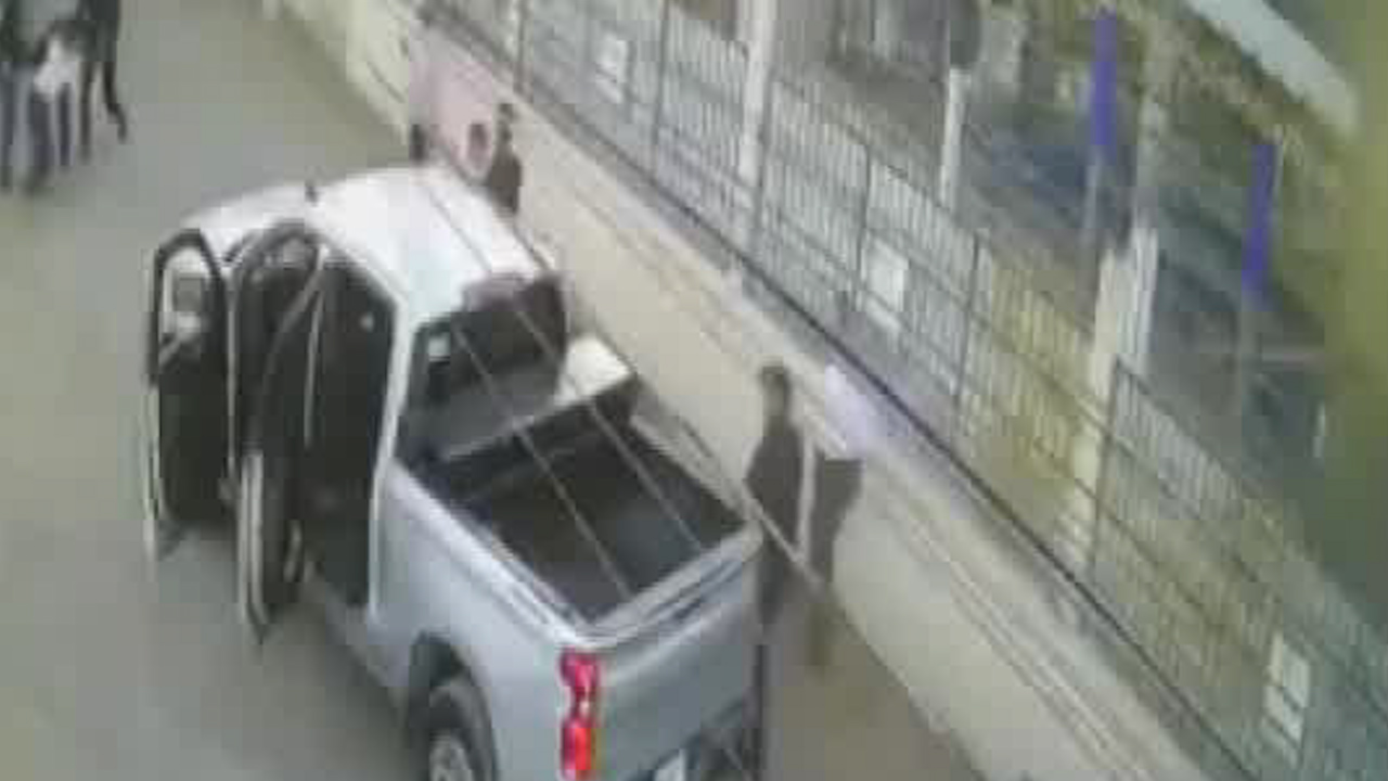 Captan abuso policial en Cuautitlán Izcalli, uniformados golpean a seis personas